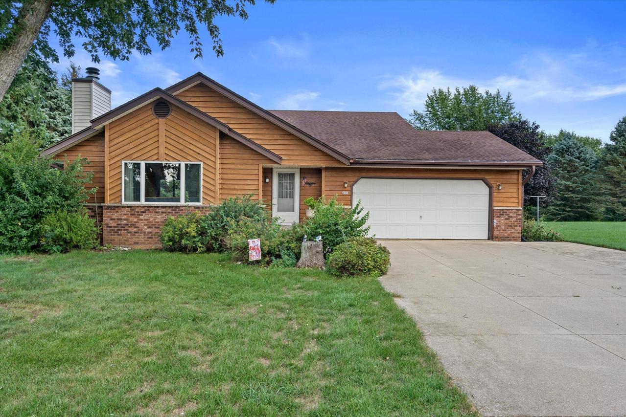 226 Corby Dr, North Prairie, WI 53153
