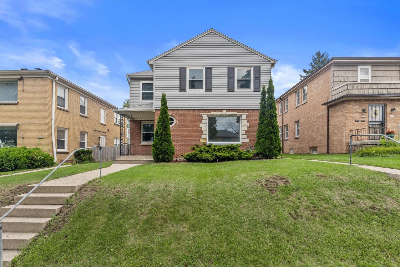 8306 W Center St, Milwaukee, WI 53222