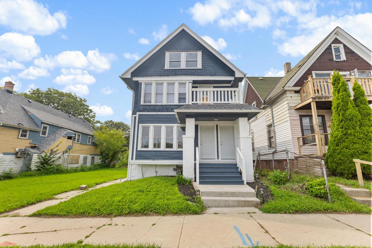 3259 N 8th St, Milwaukee, WI 53206