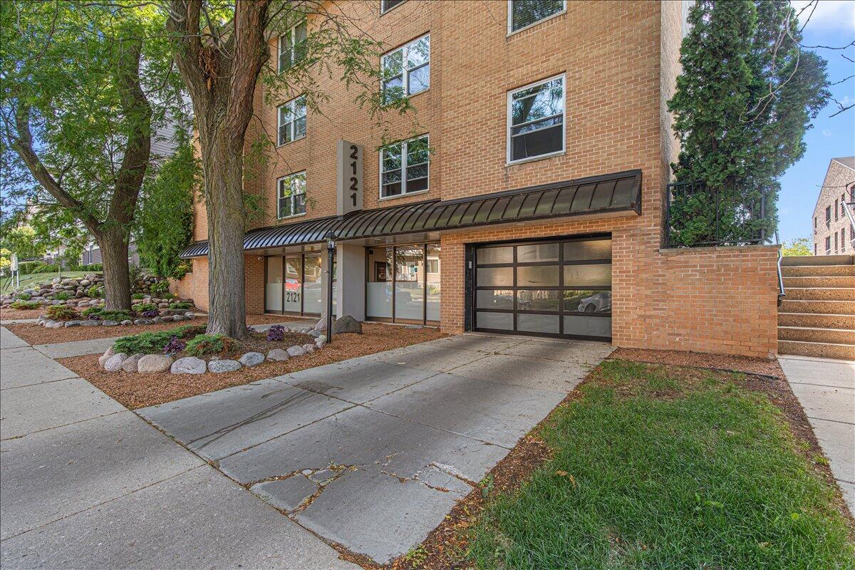 2121 N Cambridge Ave #302, Milwaukee, WI 53202