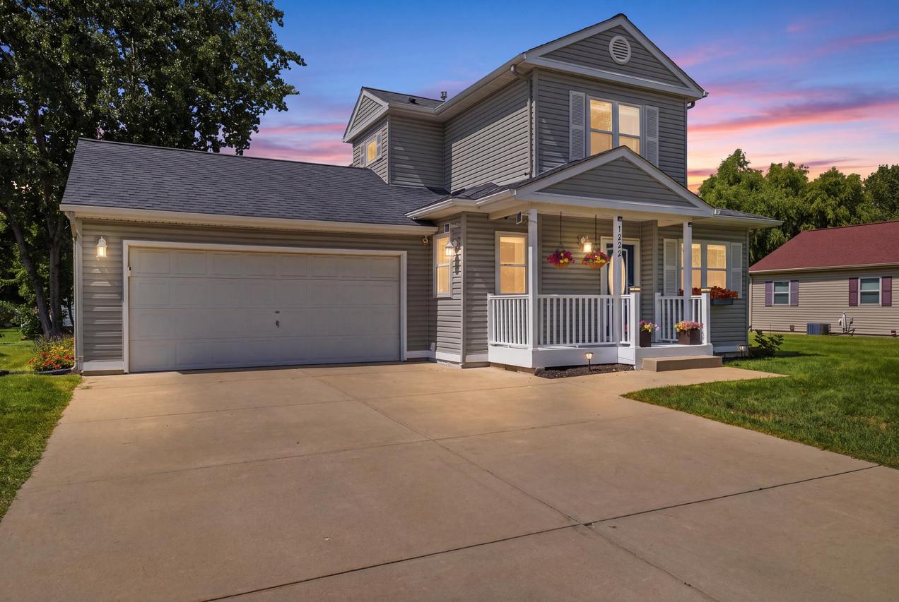 1222 Phoenix Dr, Waukesha, WI 53186
