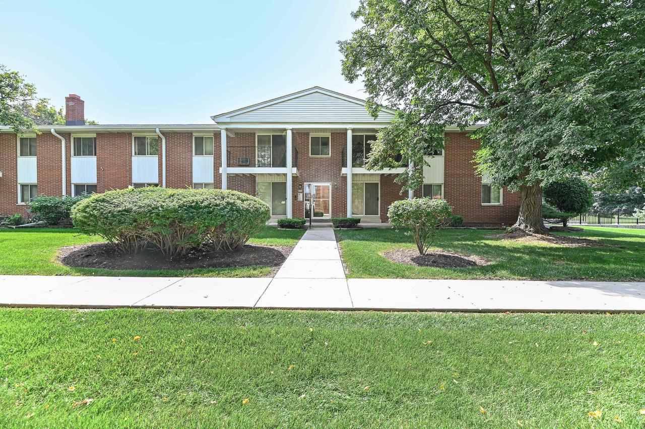6183 W Howard Ave #9, Greenfield, WI 53220