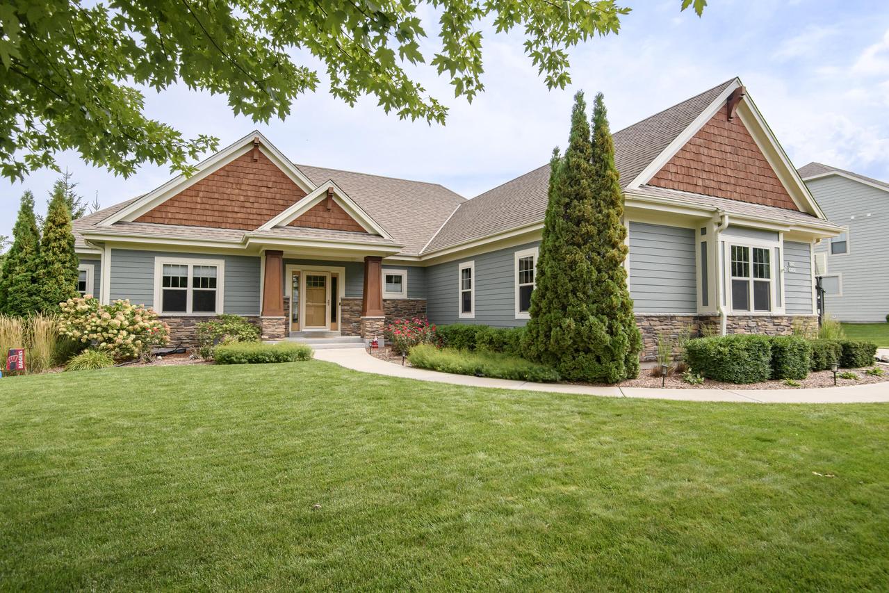 W175N5262 Highridge Dr, Menomonee Falls, WI 53051