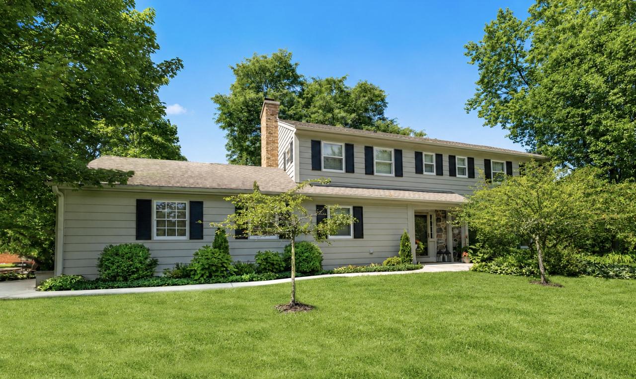 3606 W Chantilly Ct, Mequon, WI 53092