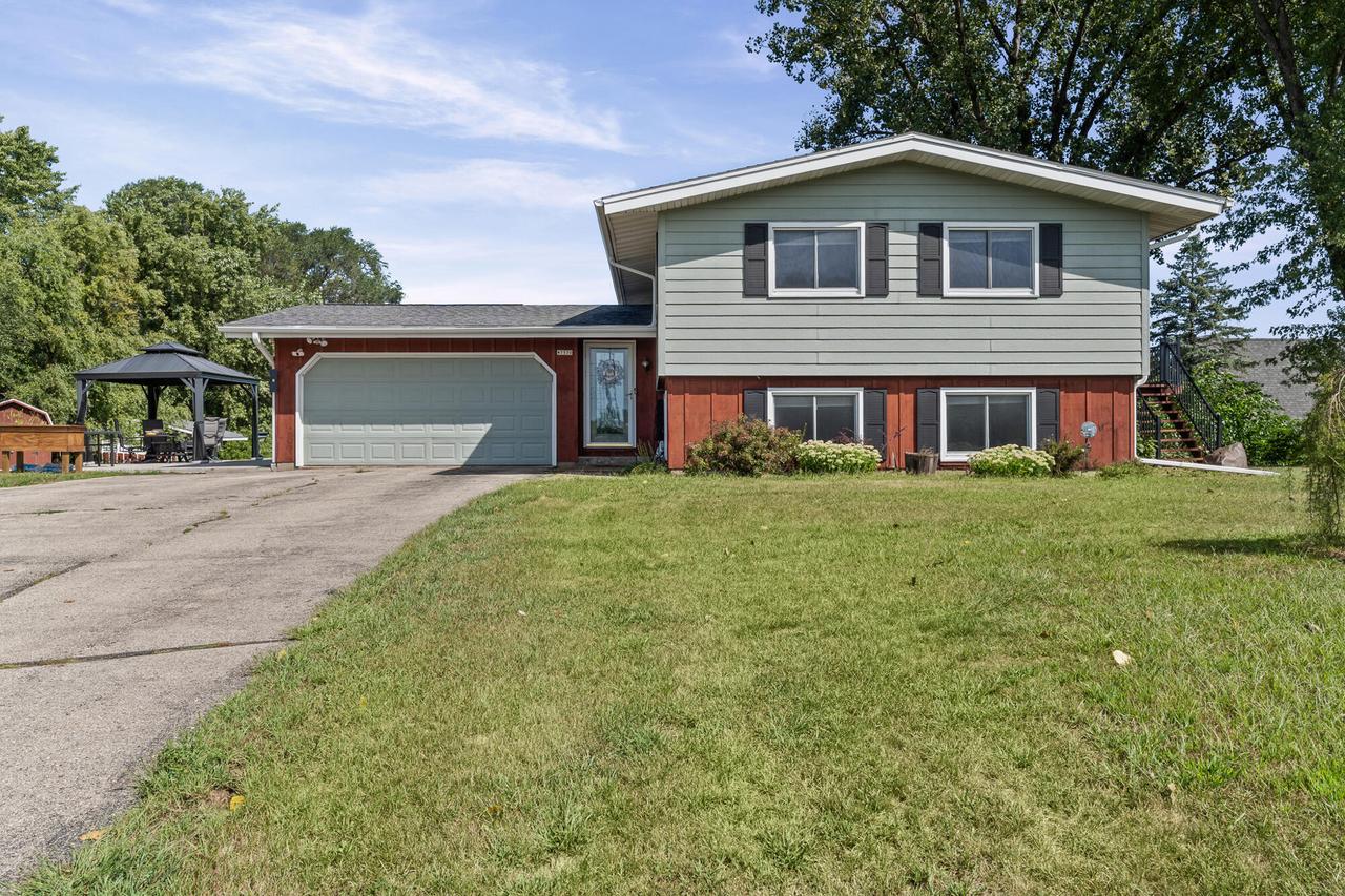 W7570 Mchugh Ct, Holland, WI 54636