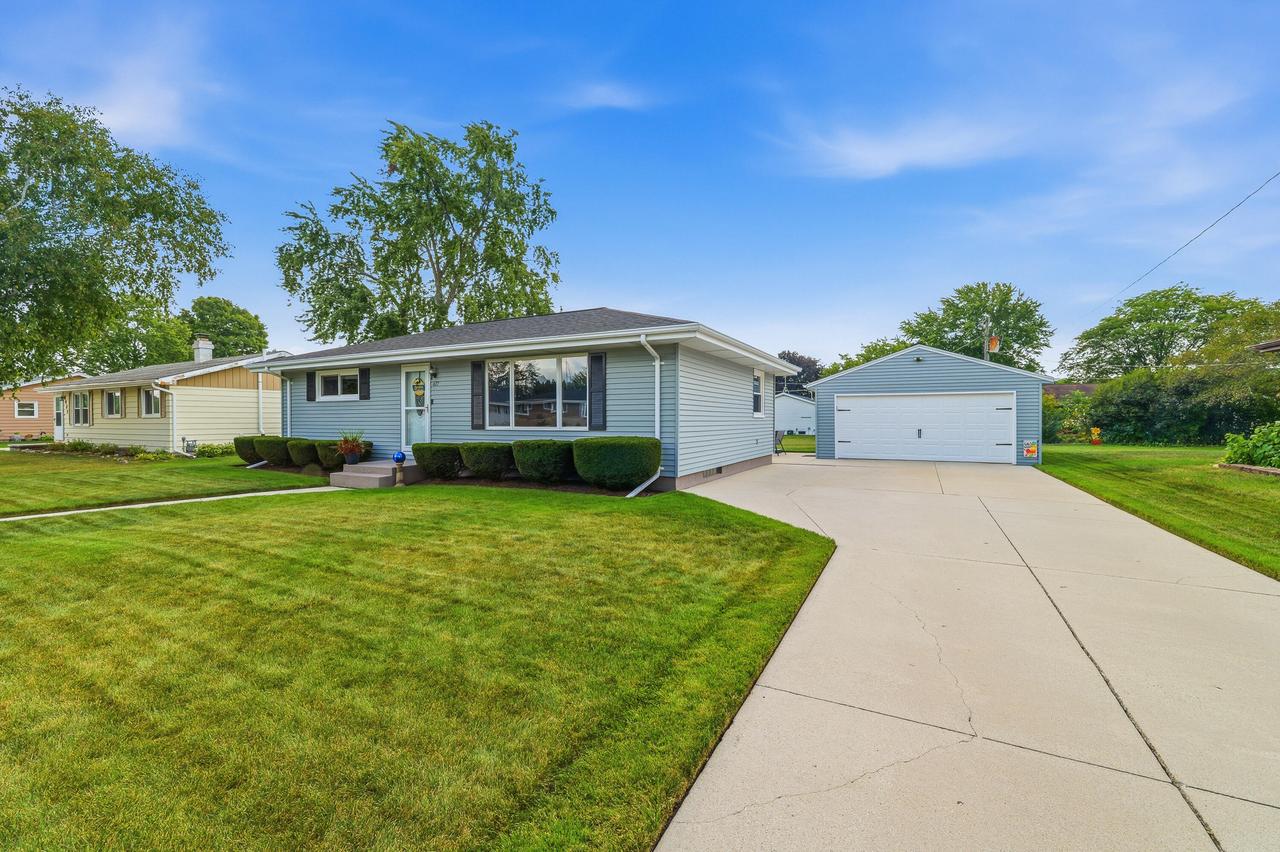 427 Airpark Rd, Plymouth, WI 53073