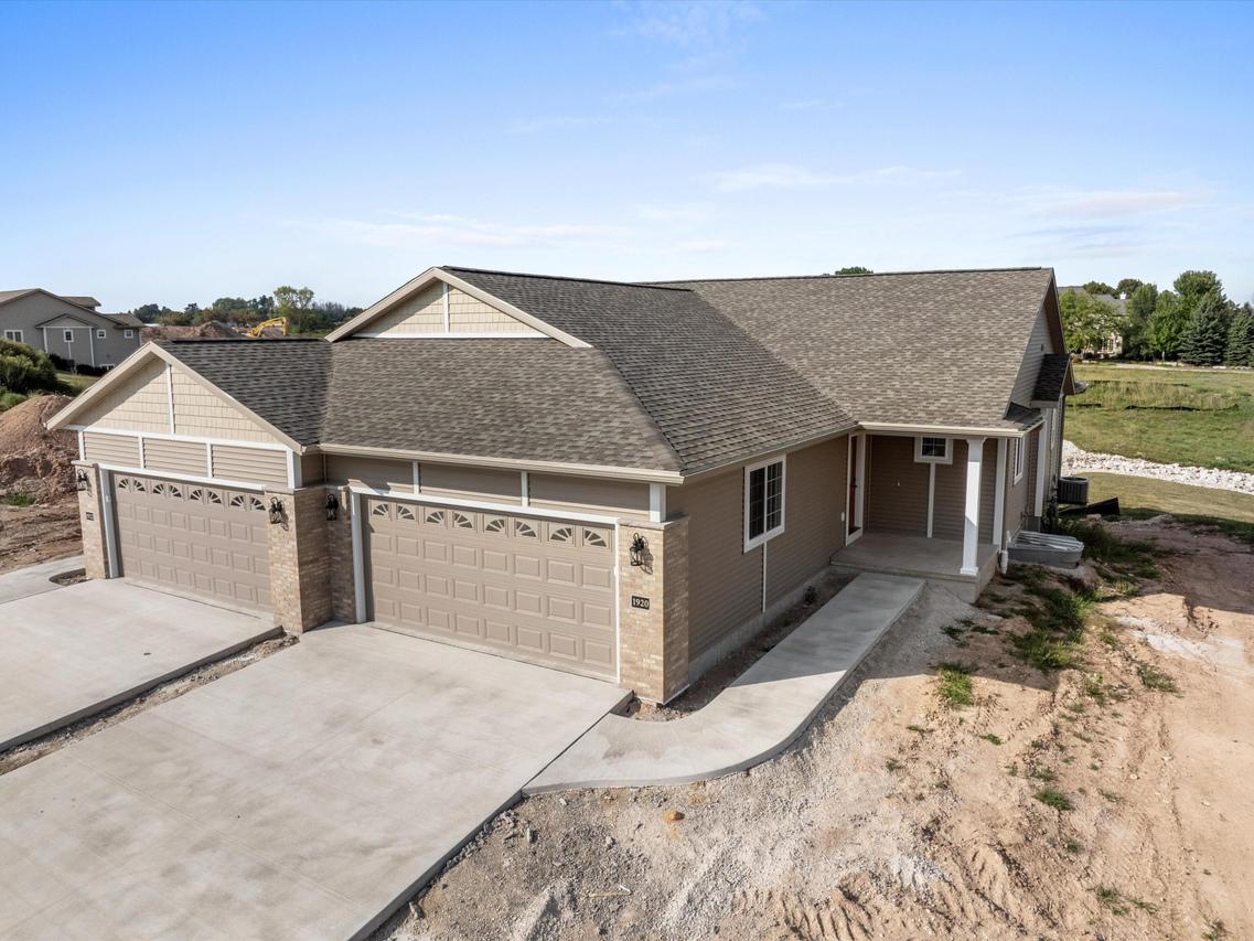 1920 Ravenswood Ln, Manitowoc, WI 54220