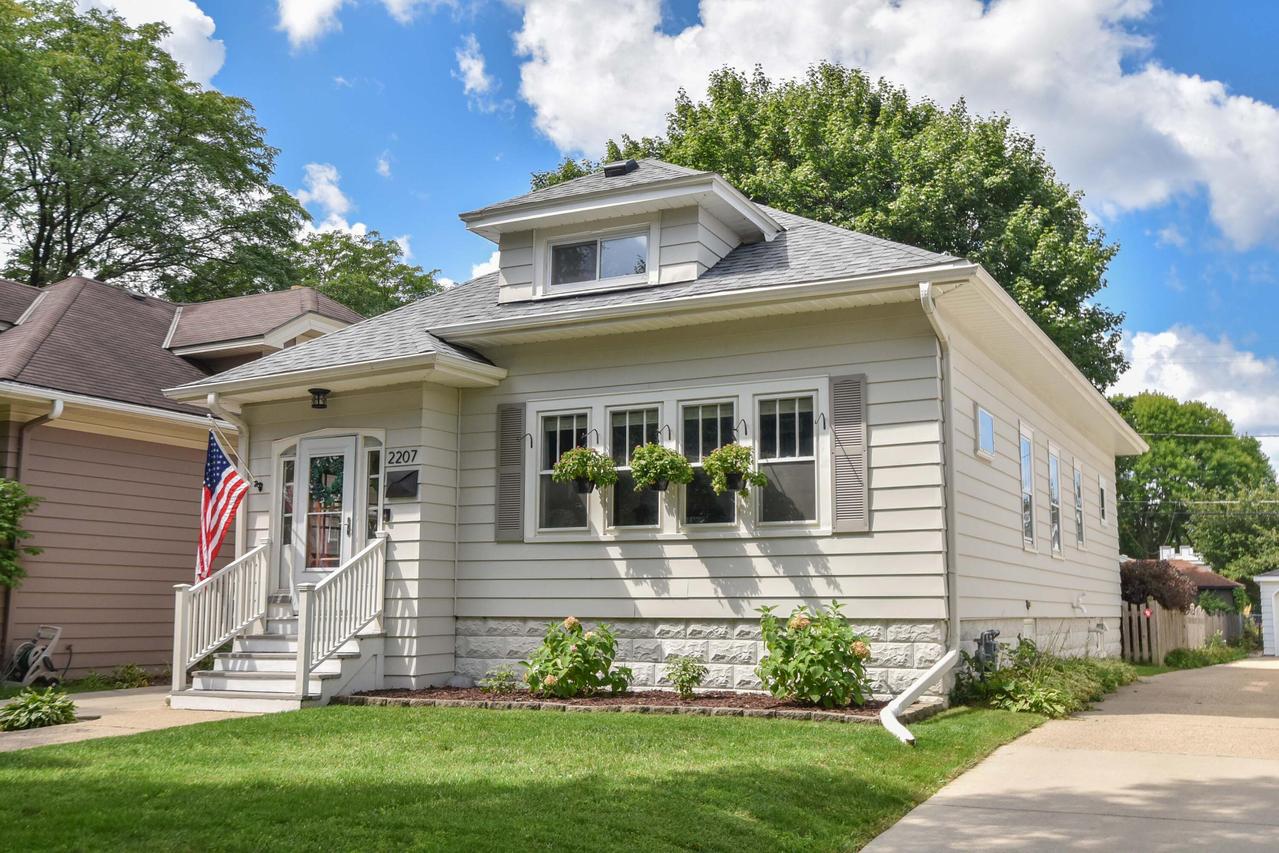 2207 N 66th St, Wauwatosa, WI 53213