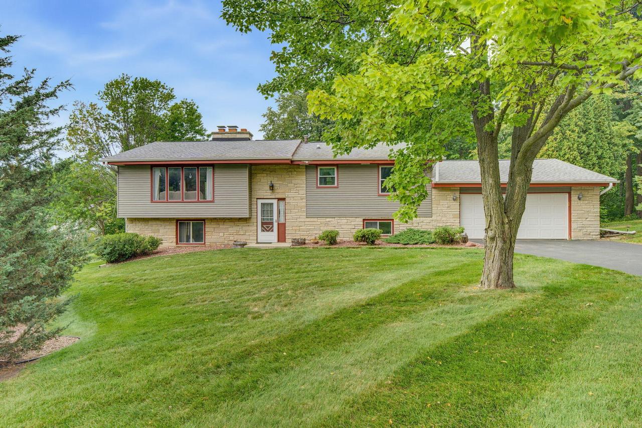 3755 N Kettle View, Hartford, WI 53086