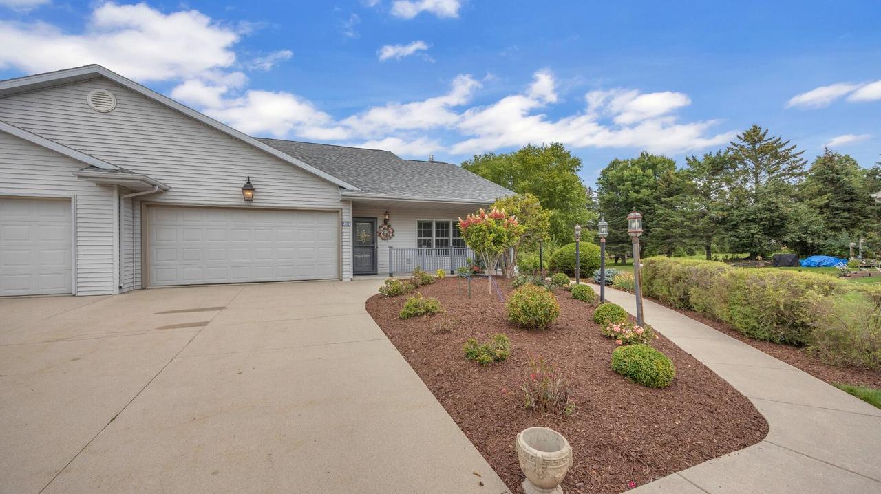 1402 Kaat Ln, Wilson, WI 53081
