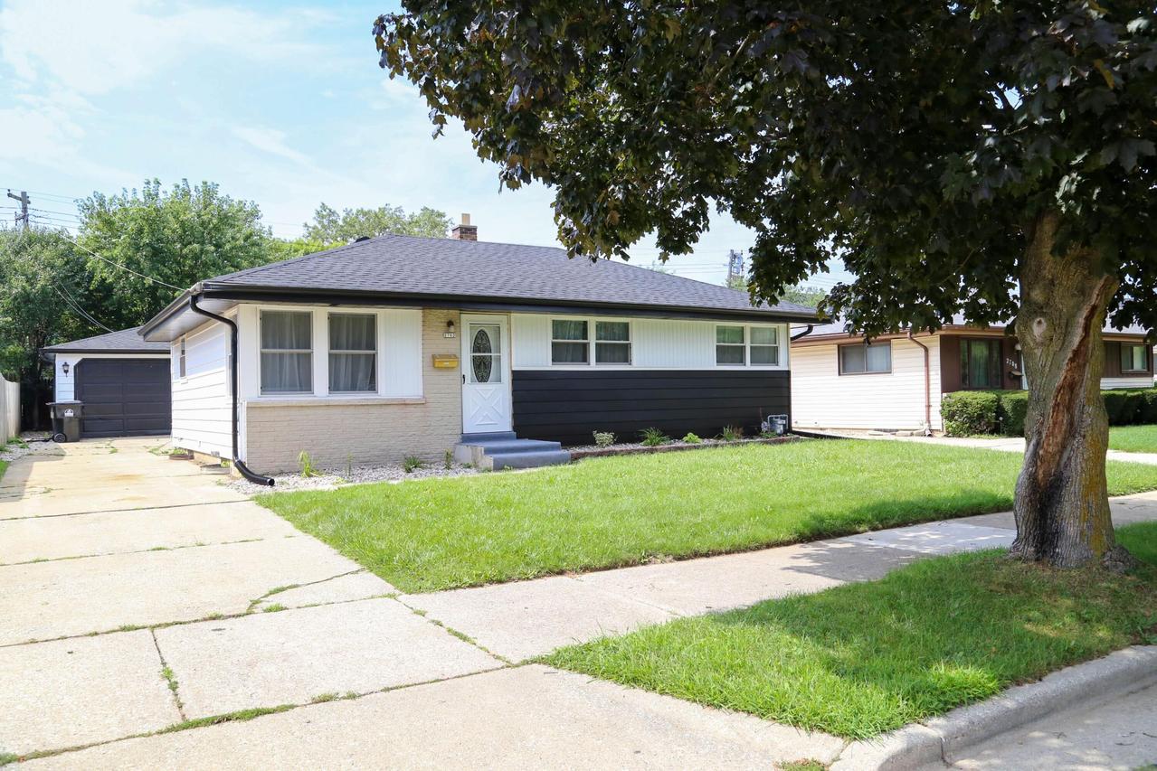 2702 Loraine Ave, Racine, WI 53404