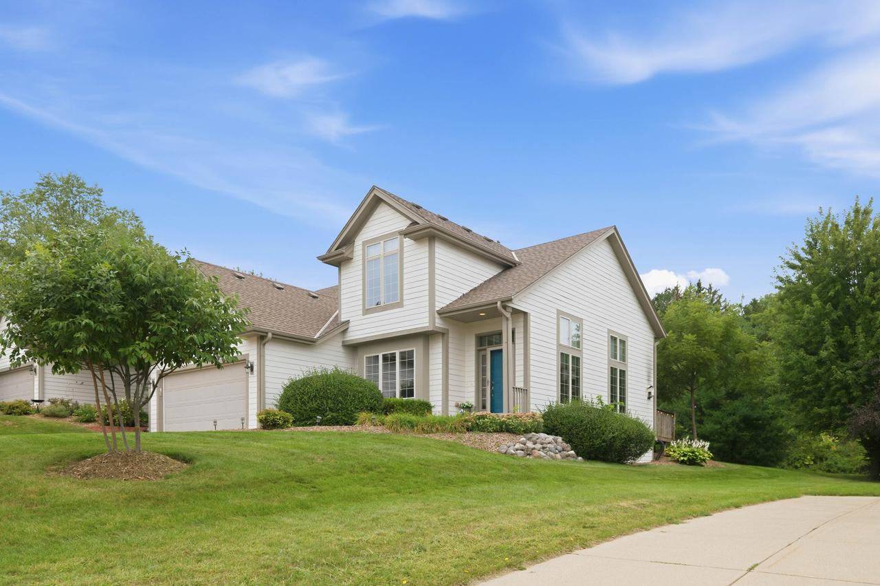 3610 Oak Valley, Waukesha, WI 53188