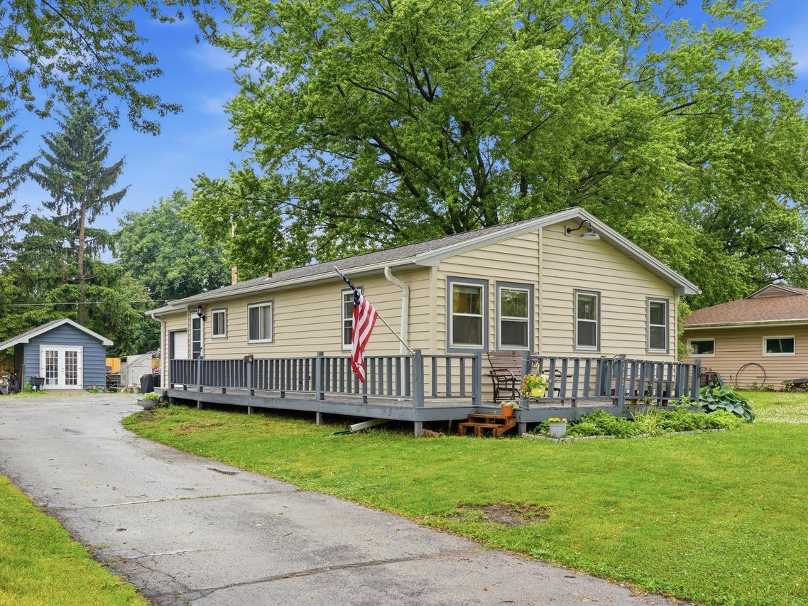 283 N Fairview Ave, North Prairie, WI 53153