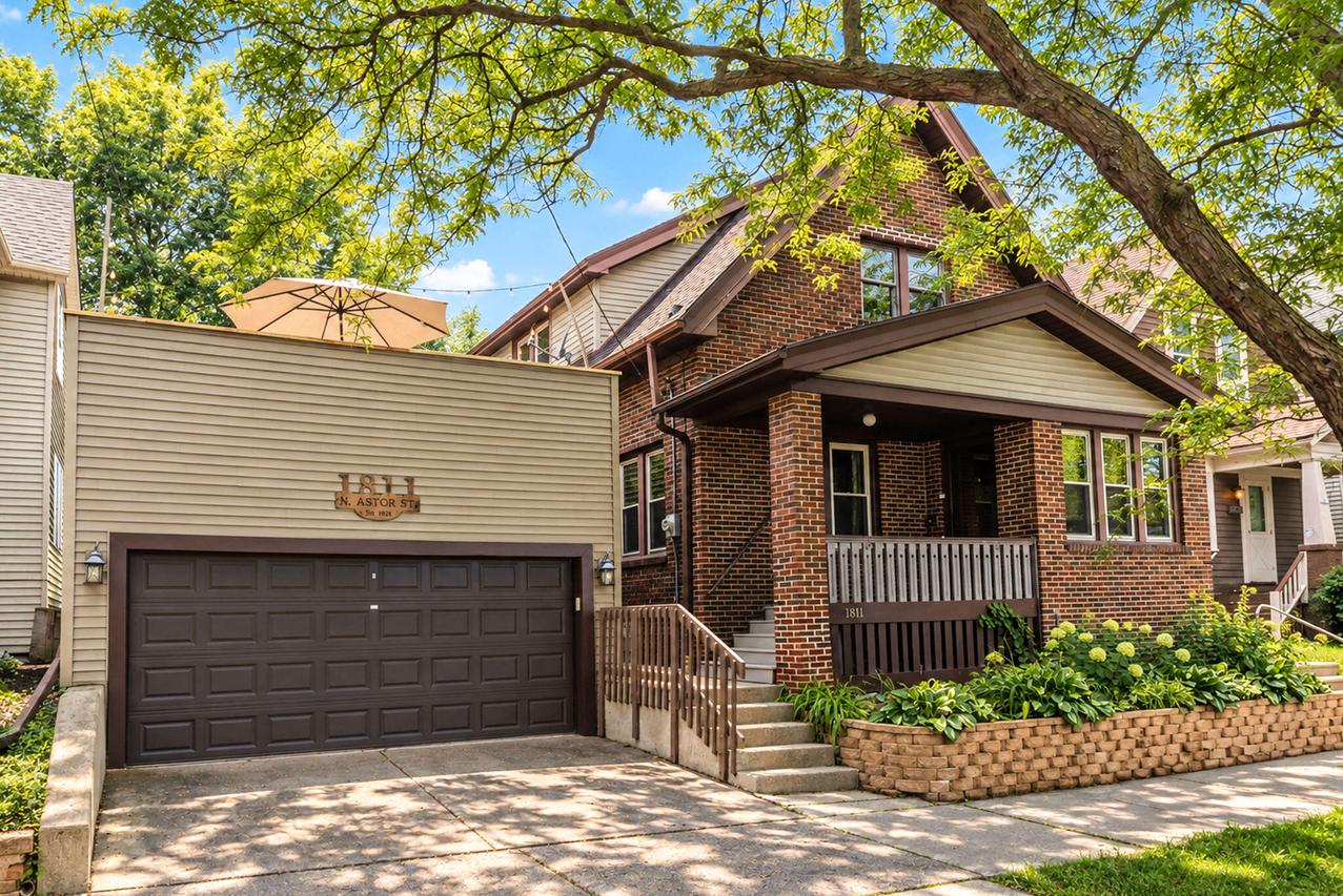 1811 N Astor St, Milwaukee, WI 53202
