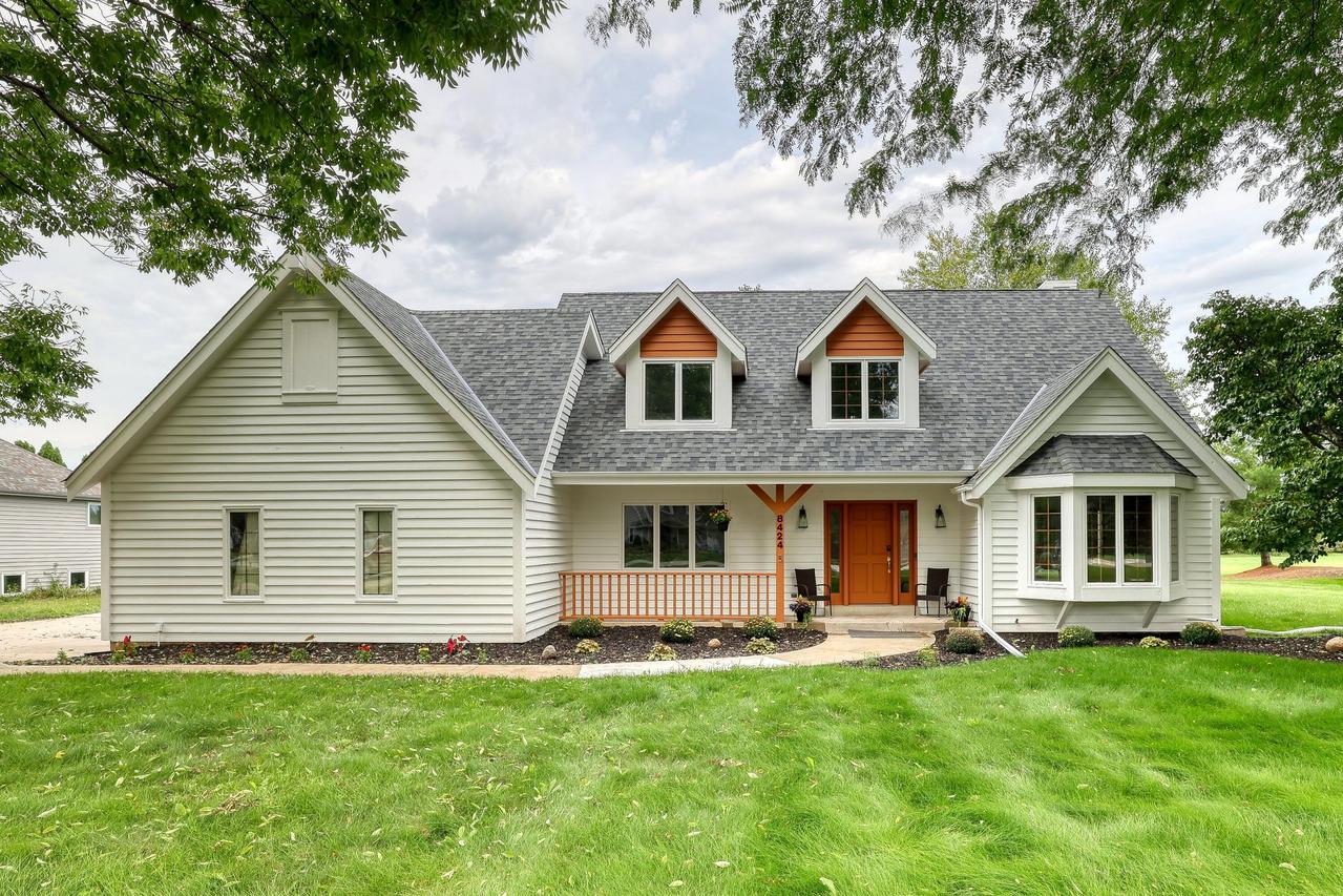 8424 S 68th St, Franklin, WI 53132