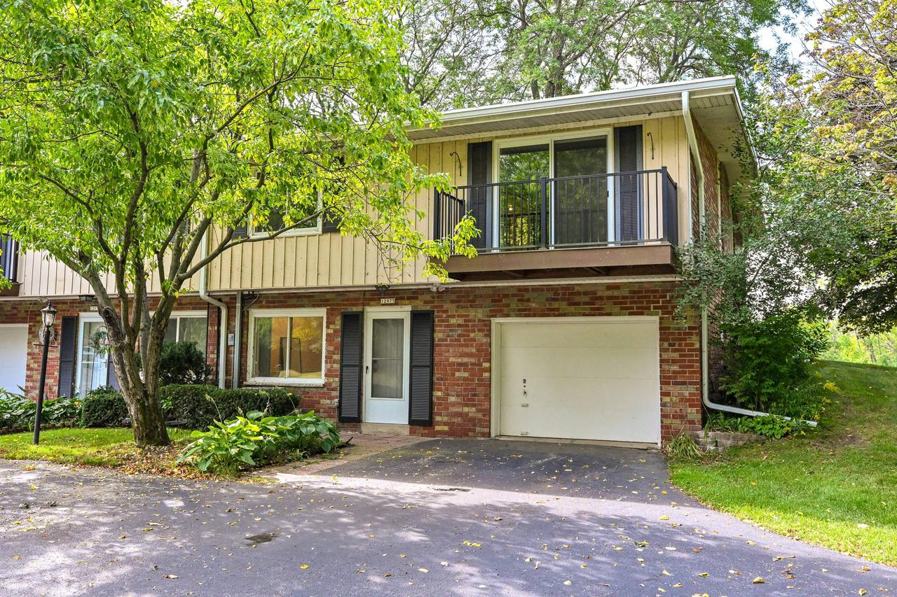 12975 N Colony Dr, Mequon, WI 53097