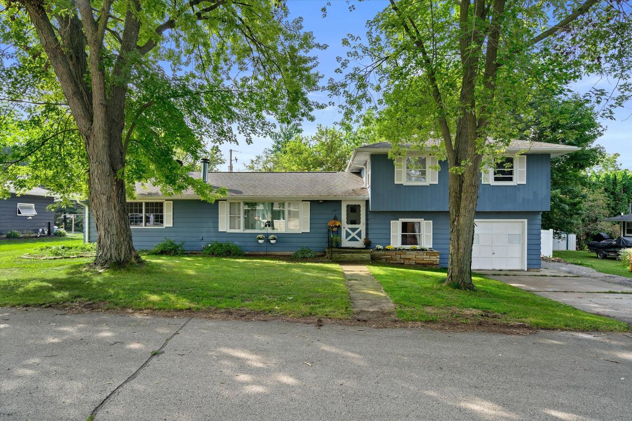 103 Fairview Ct, Fairwater, WI 53931