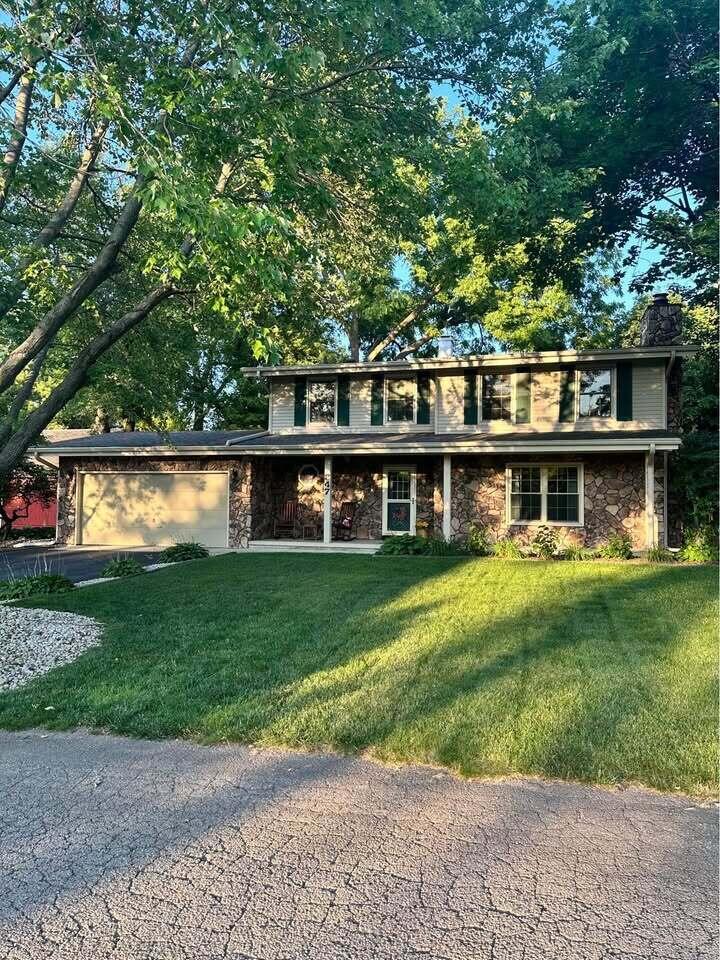 347 Estate Ln, Delavan, WI 53115