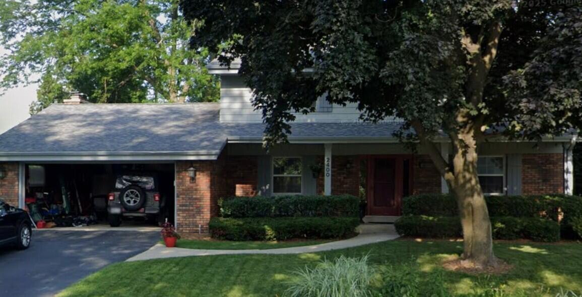 2400 Talbots Ln, Brookfield, WI 53045