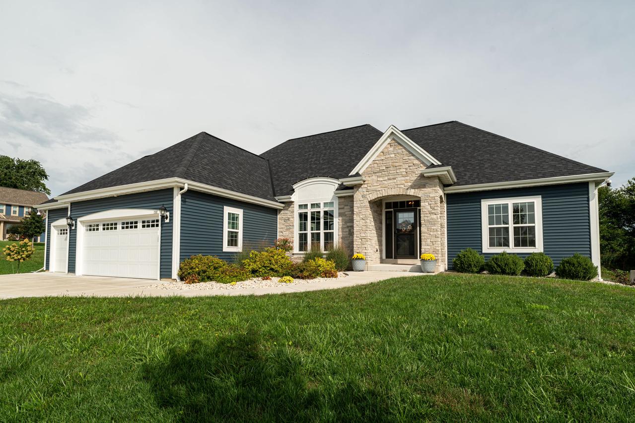 758 Prairie Hill, Mukwonago, WI 53149