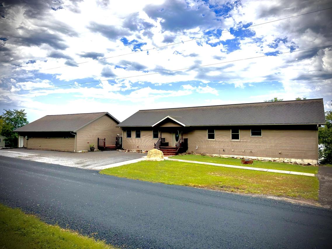1246 Riverview Dr, Alma, WI 54610