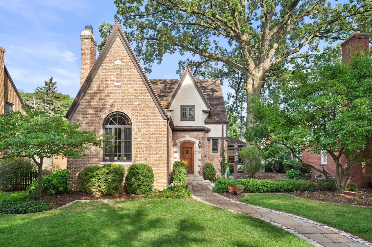 5346 N Hollywood Ave, Whitefish Bay, WI 53217
