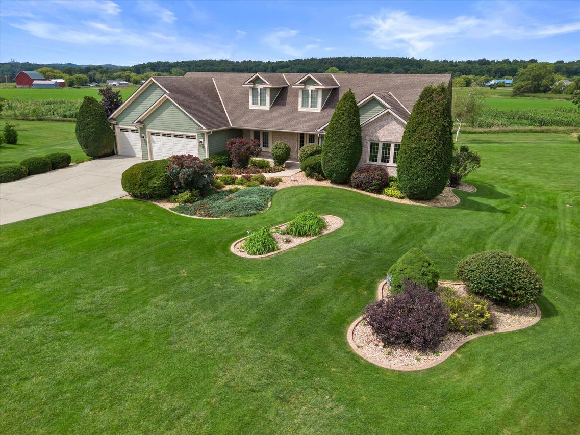 4585 Cathedral Ct, Richfield, WI 53076