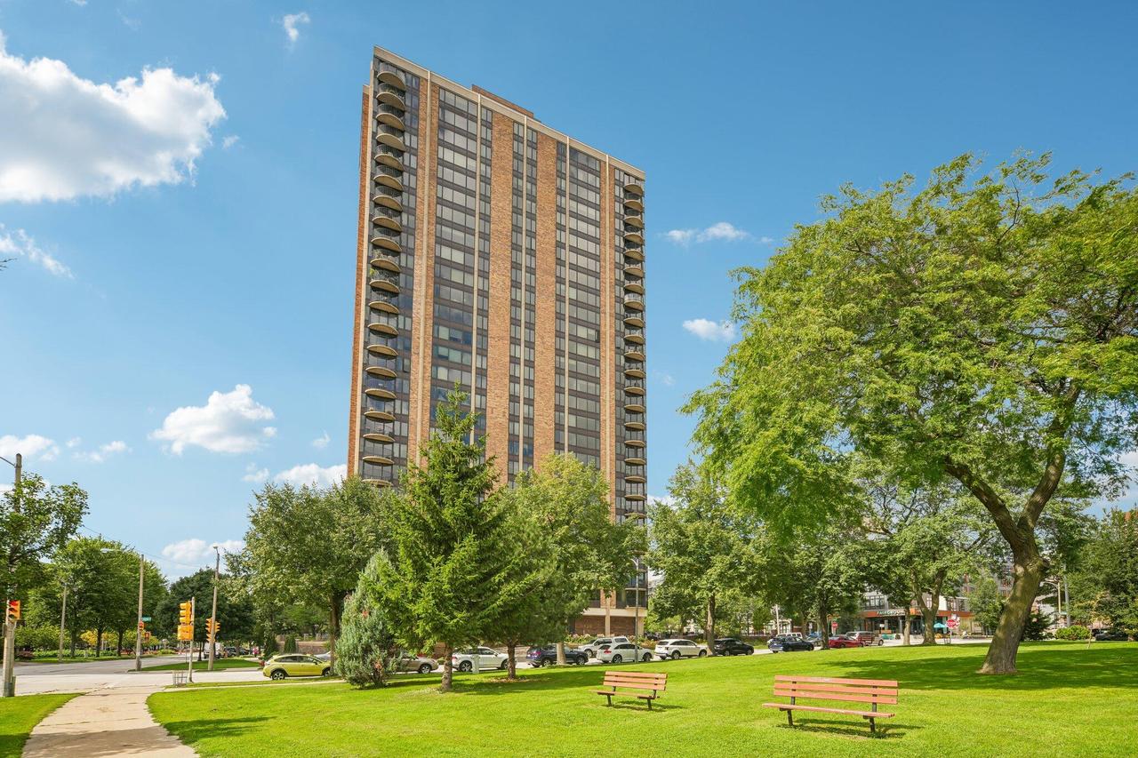 929 N Astor St #2305, Milwaukee, WI 53202