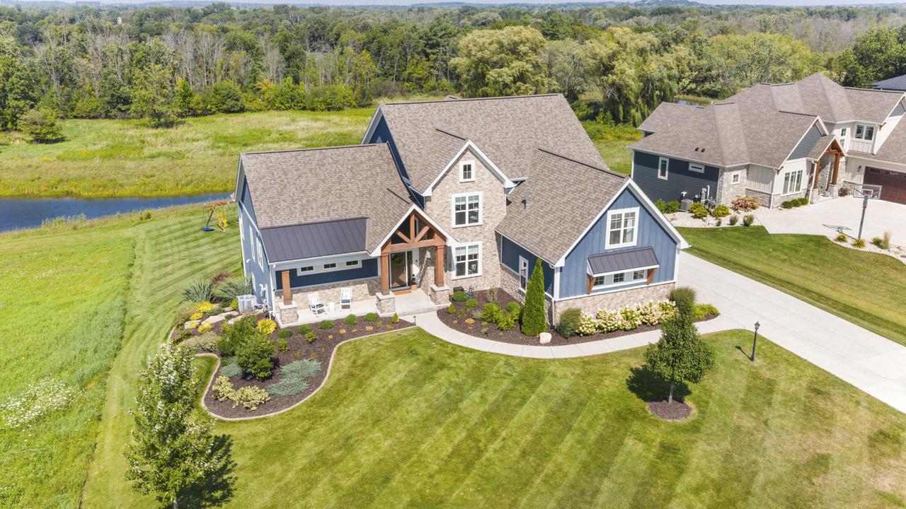 N41W23622 Century Farm Rd, Pewaukee, WI 53072