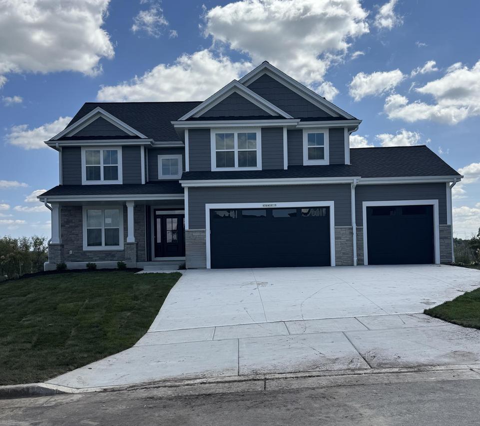 N56W20719 Muirfield Dr, Menomonee Falls, WI 53051