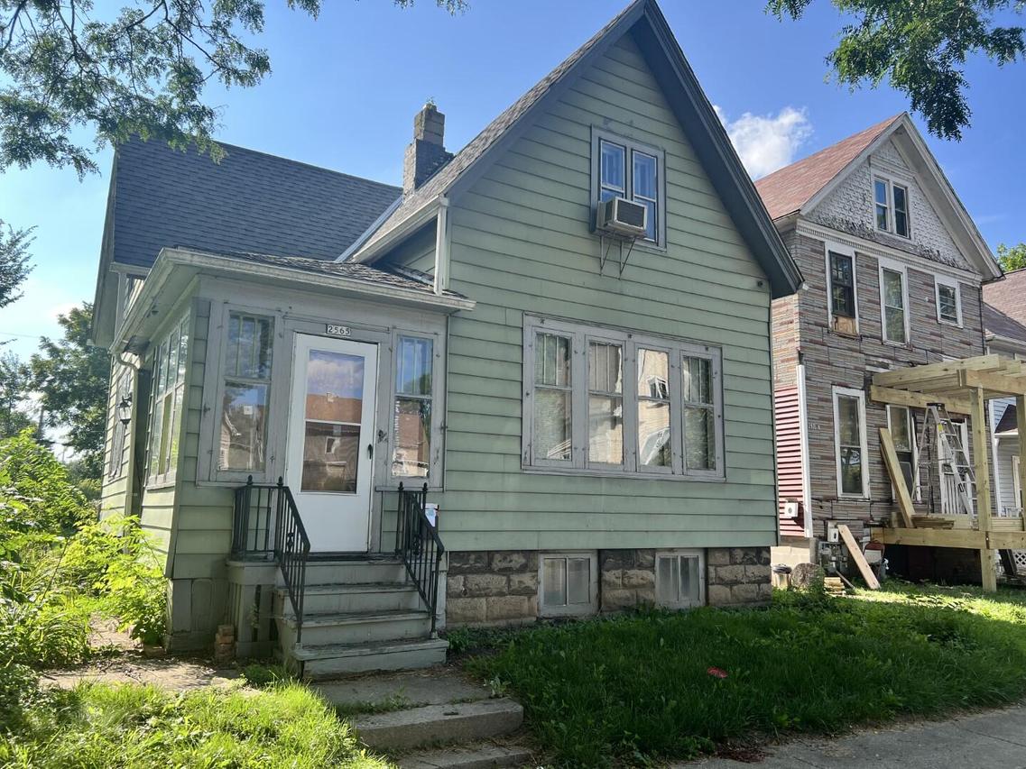 2565 N 10th St, Milwaukee, WI 53206