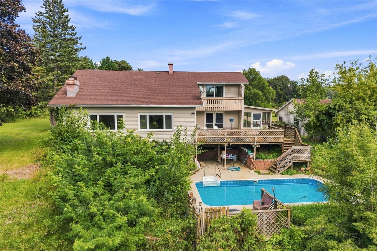7475 Brookhaven Dr, Wayne, WI 53090