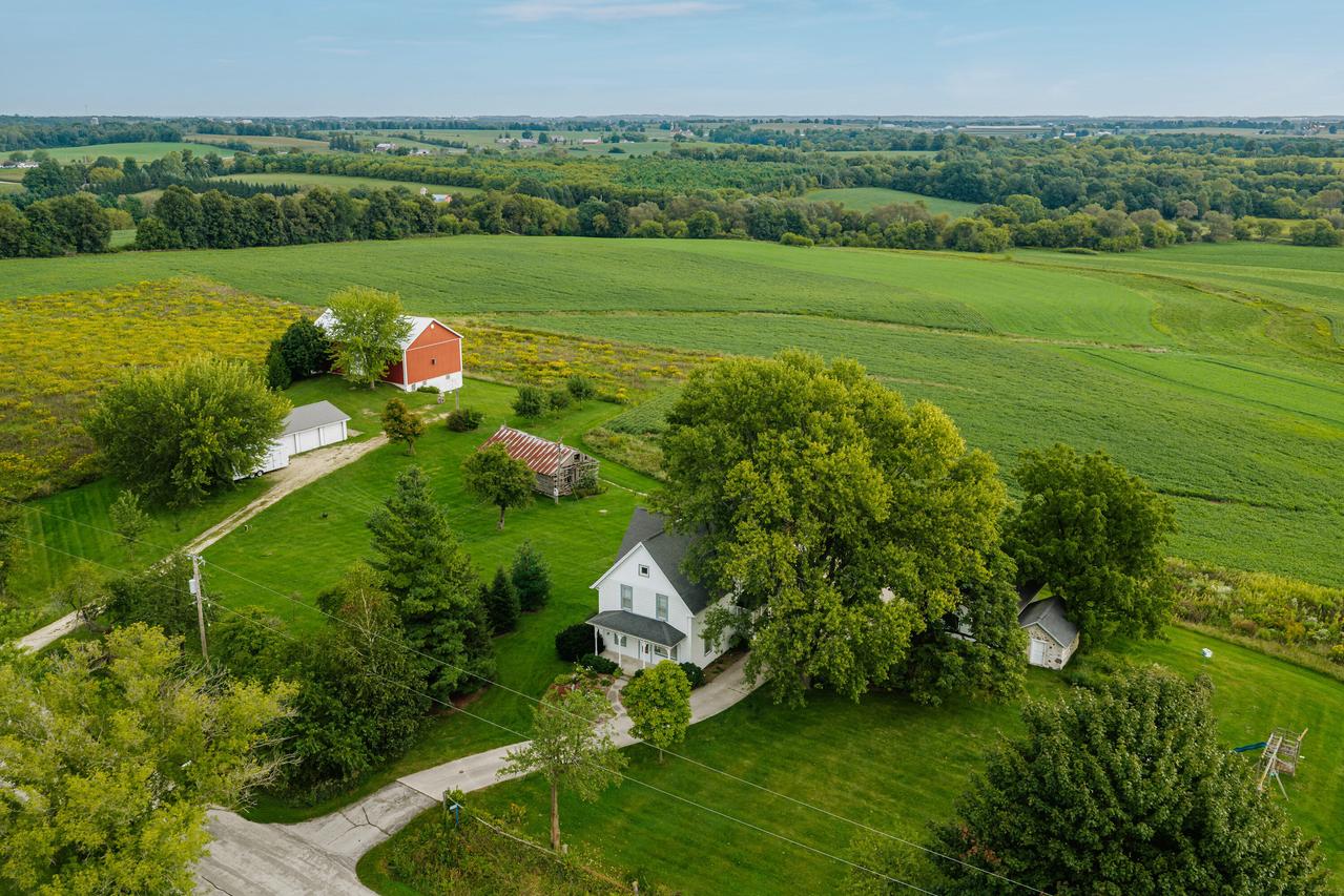 N5022 Buchanan Rd, Herman, WI 53027