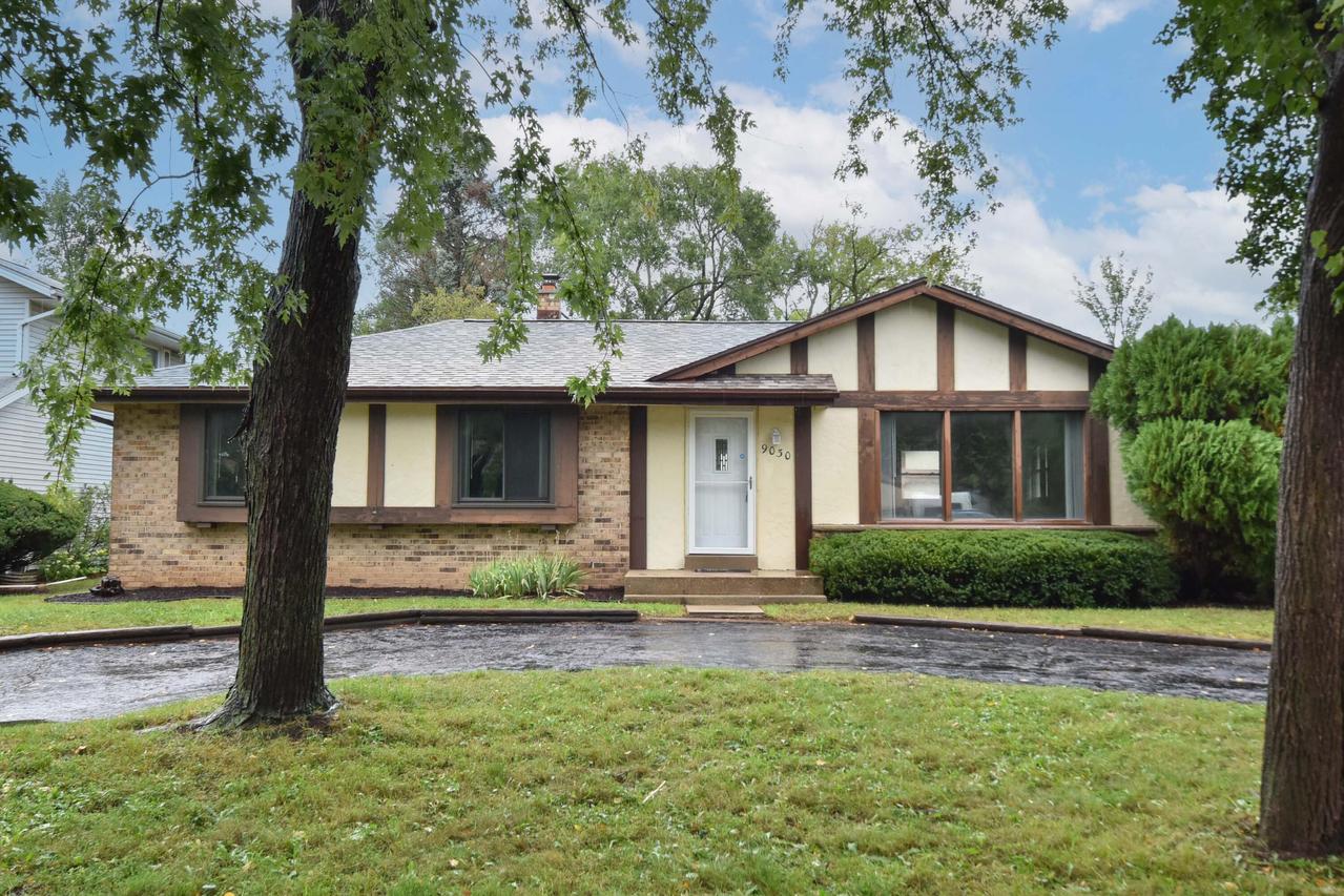 9030 W Helena Ct, Milwaukee, WI 53224