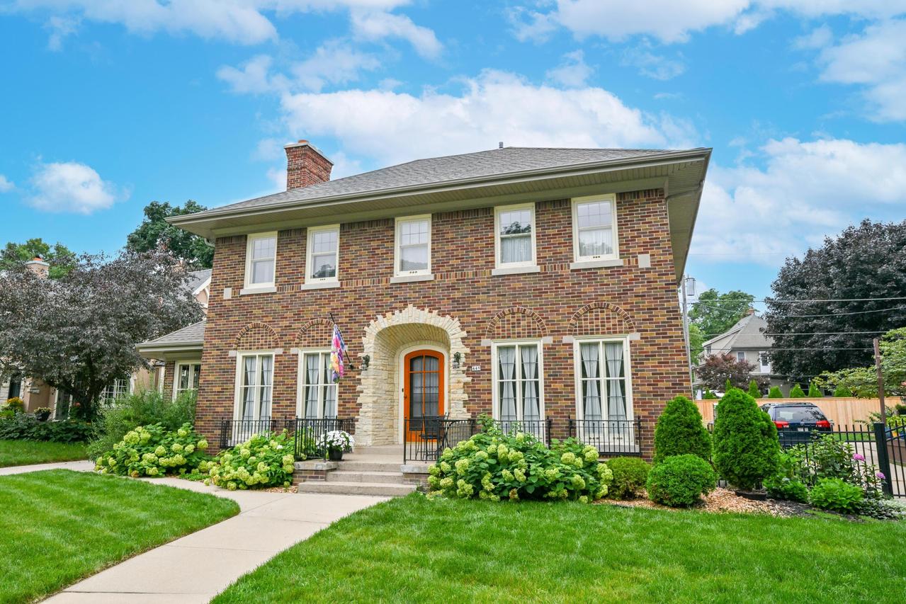 449 N 49th St, Milwaukee, WI 53208