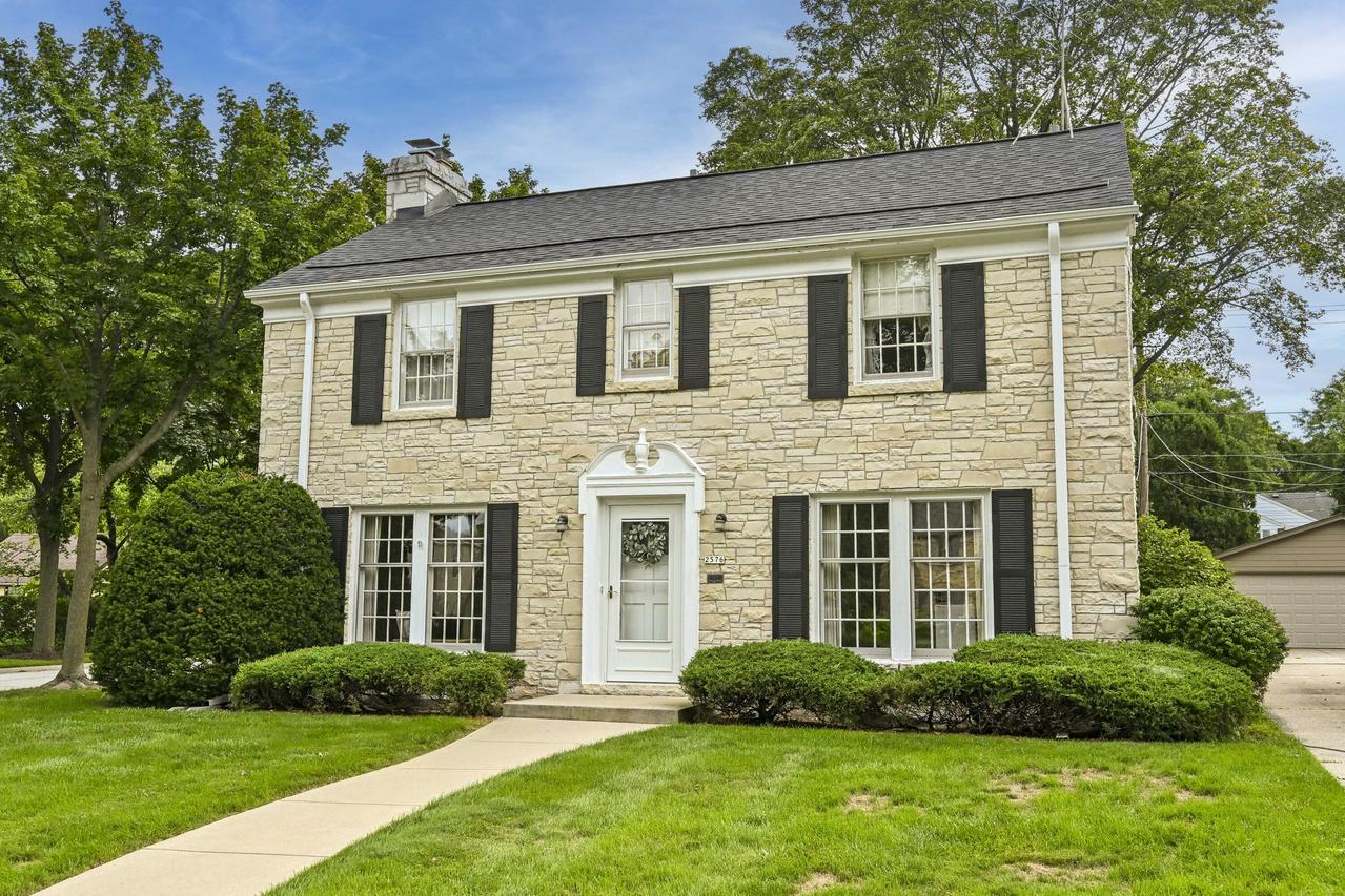 2576 Pasadena Blvd, Wauwatosa, WI 53226