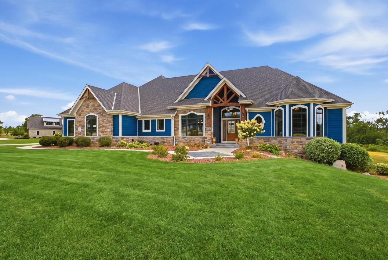 W336S721 Four Seasons Rd, Delafield, WI 53066