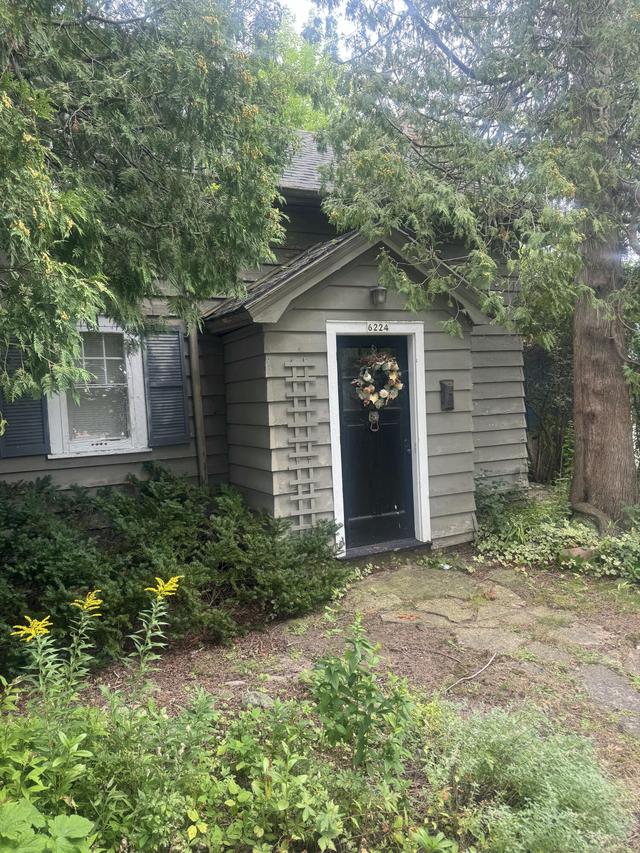 6224 N Lydell Ave, Whitefish Bay, WI 53217