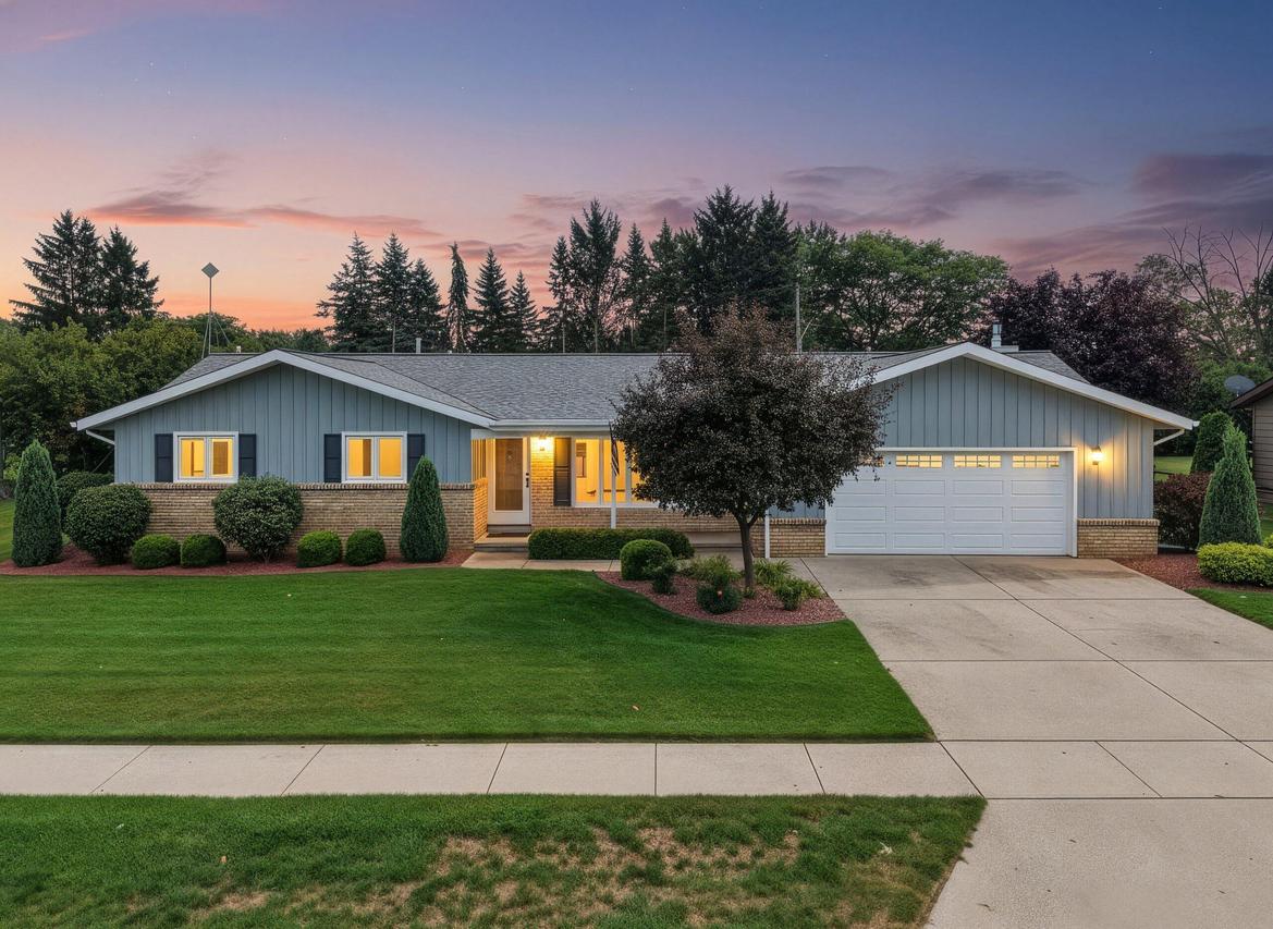 1817 Sharon Ln, Manitowoc, WI 54220