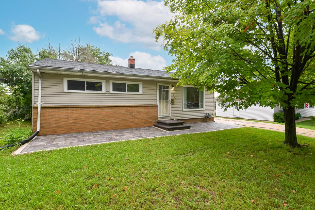10945 W Jeffrey Ln, Milwaukee, WI 53225