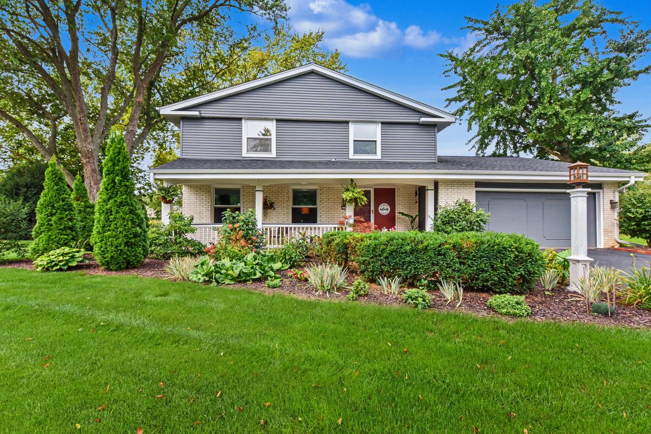 3250 W Rochelle Ave, Glendale, WI 53209