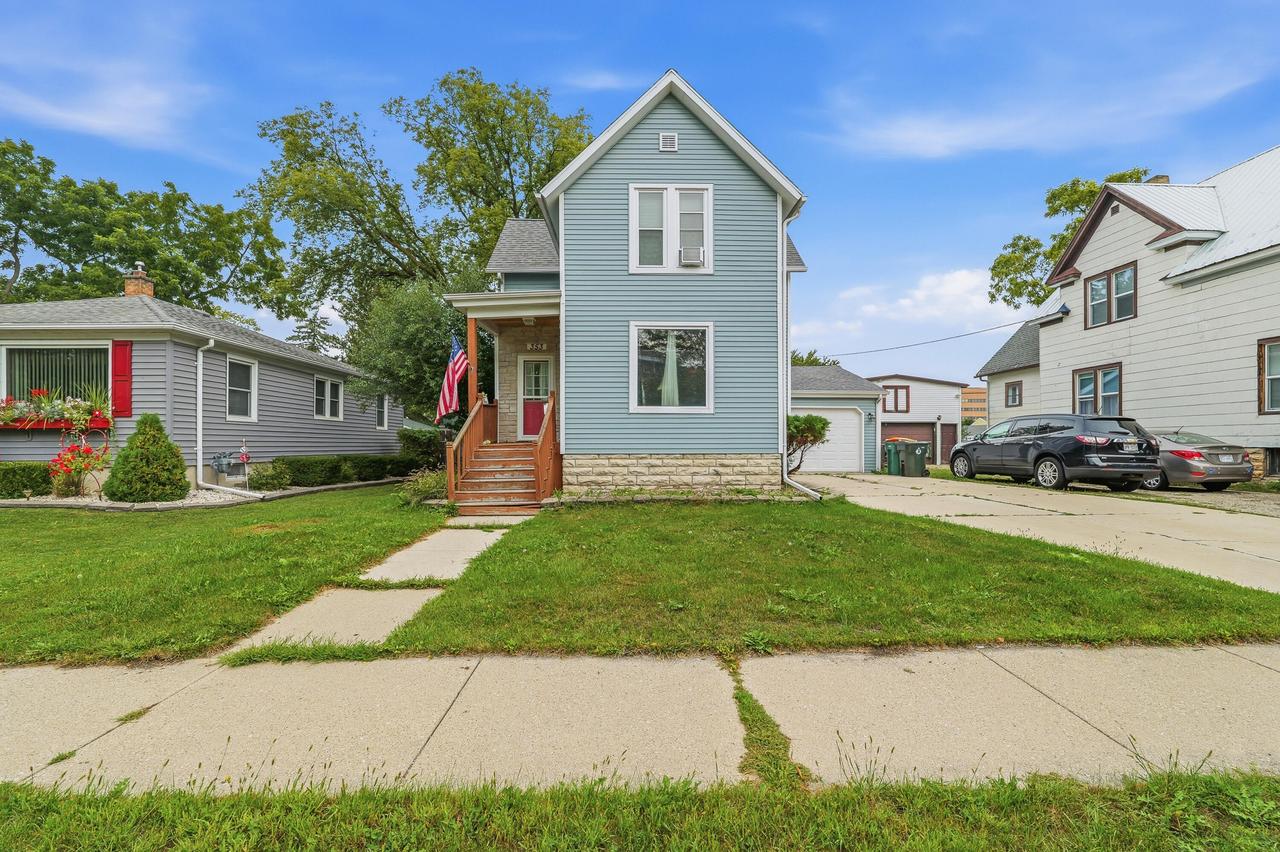 353 E 2nd St, Fond Du Lac, WI 54935