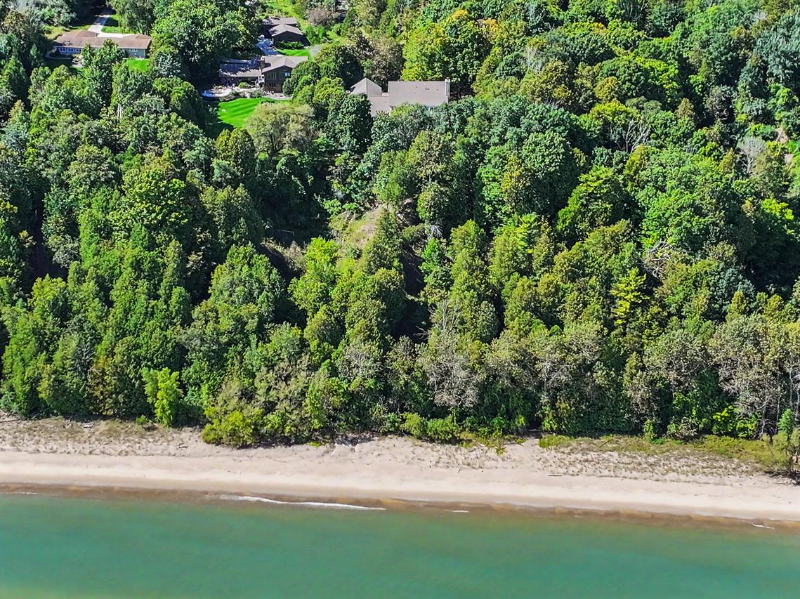 3582 E Norport Dr, Port Washington, WI 53074