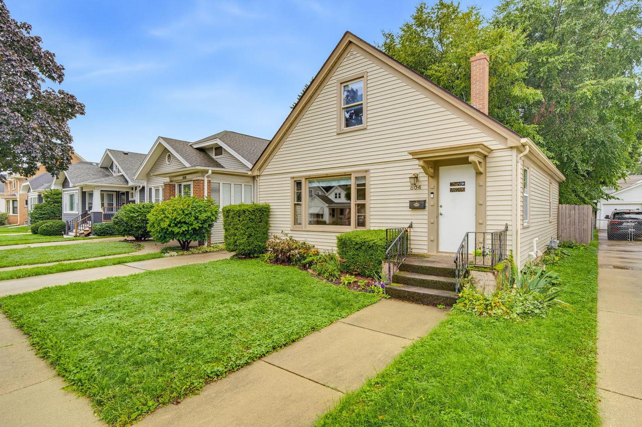 804 Cleveland Ave, Racine, WI 53405