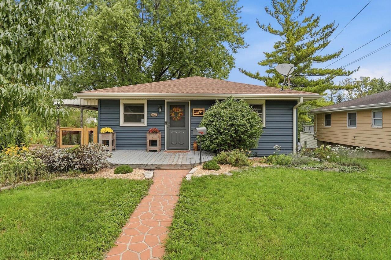 357 E Wisconsin Ave, Pewaukee, WI 53072