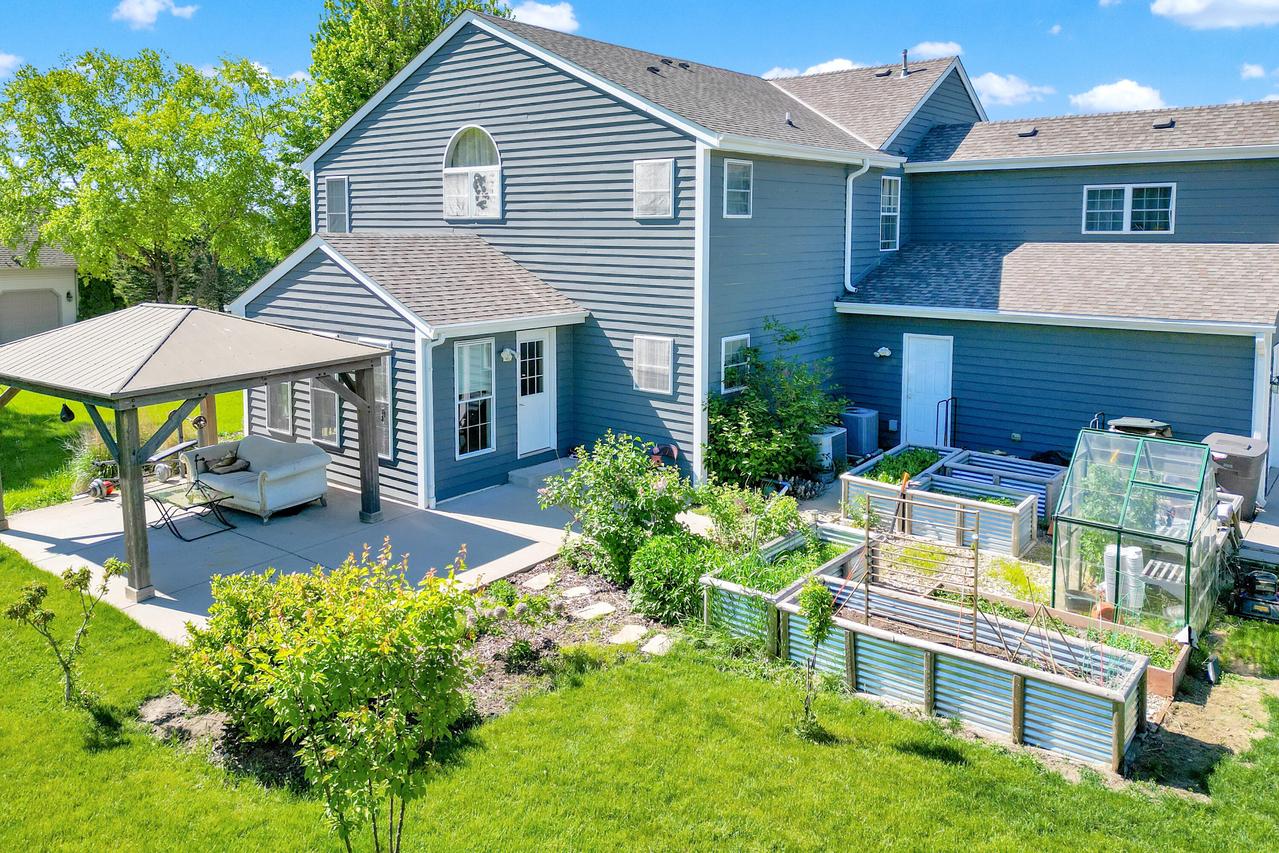 S25W29201 Cambrian Rdg, Genesee, WI 53188