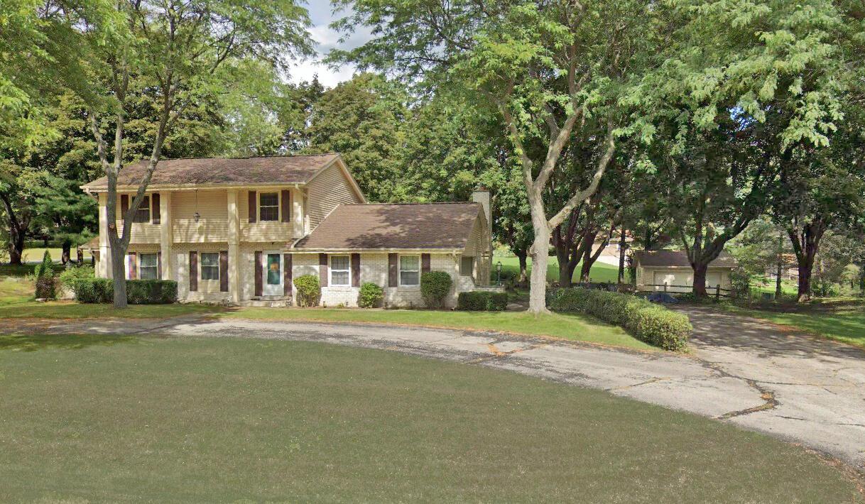 3170 Upper Woodland Dr, Richfield, WI 53017