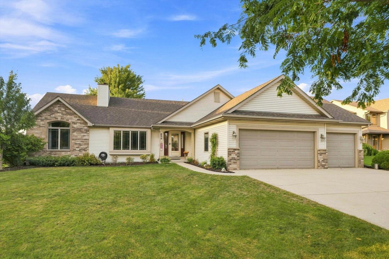 258 Bastogne Ct, Belgium, WI 53004