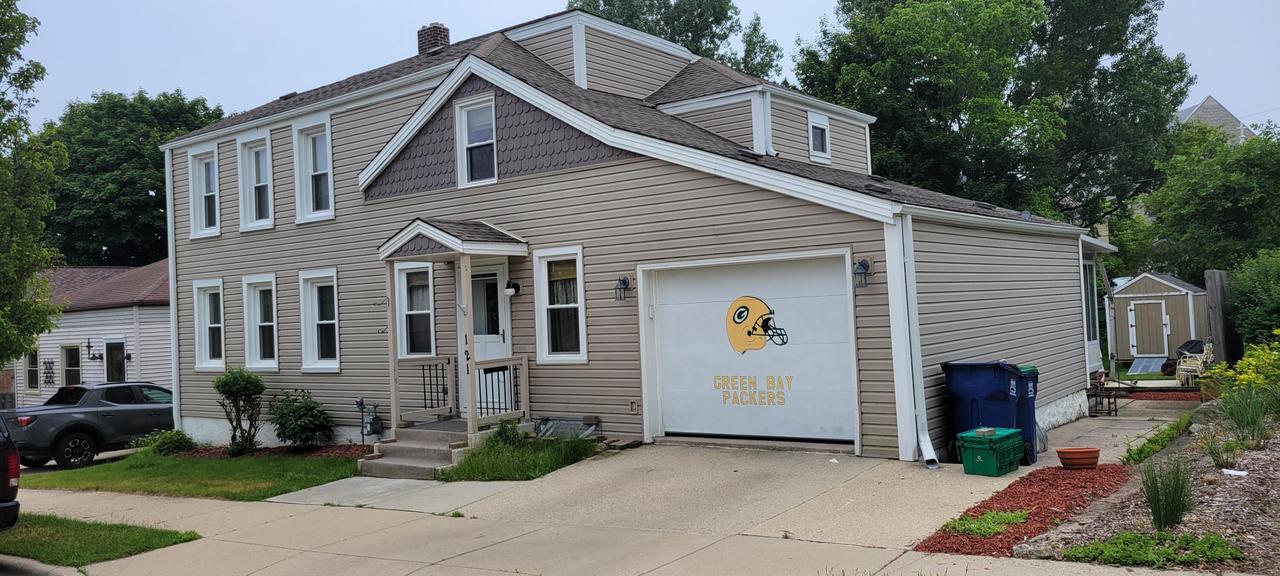 121 E Woodruff St, Port Washington, WI 53074