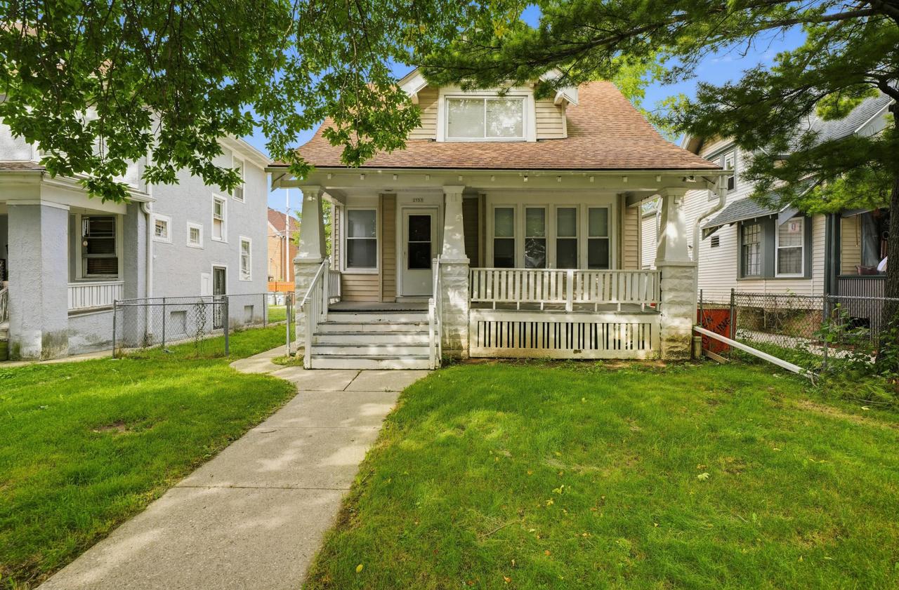 2757 N 38th St, Milwaukee, WI 53210